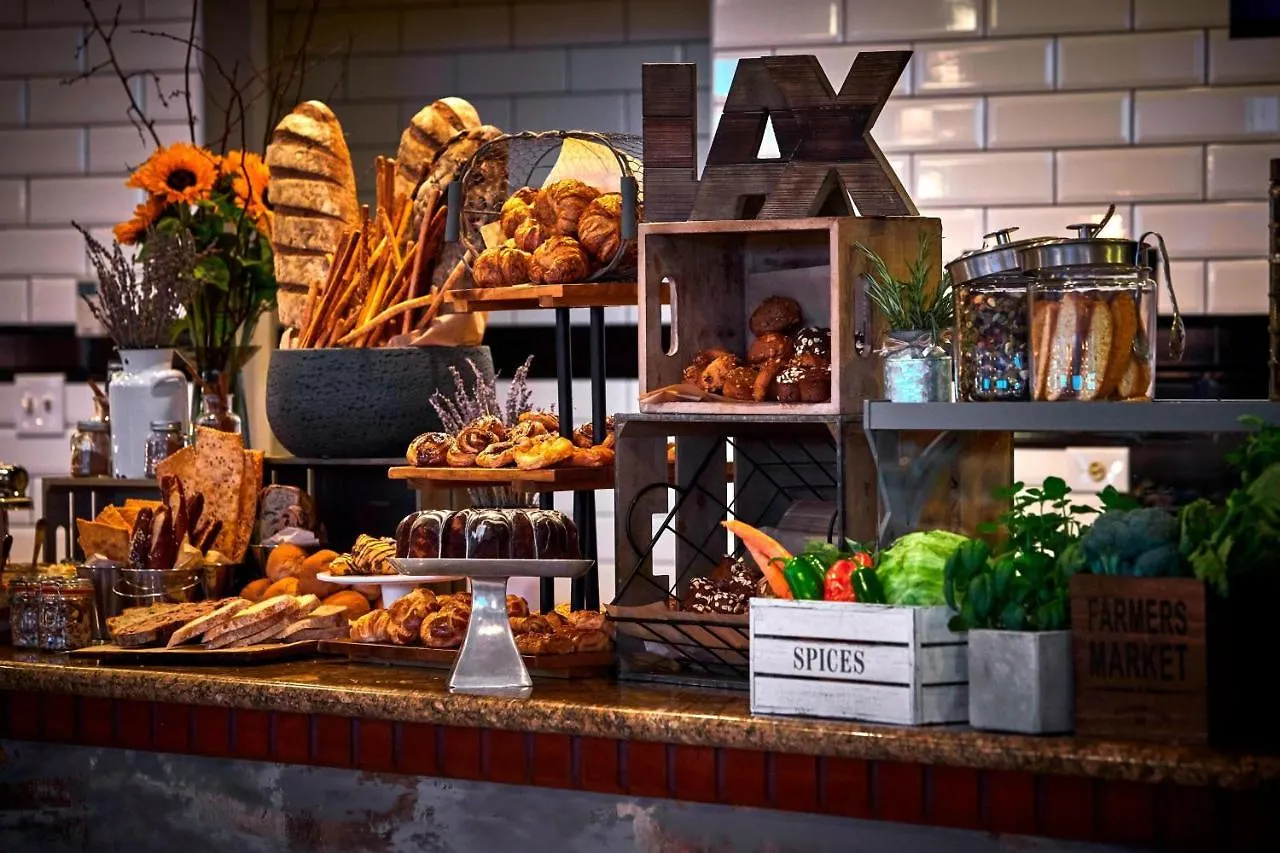 Los Angeles Airport Marriott 4*, Los Angeles