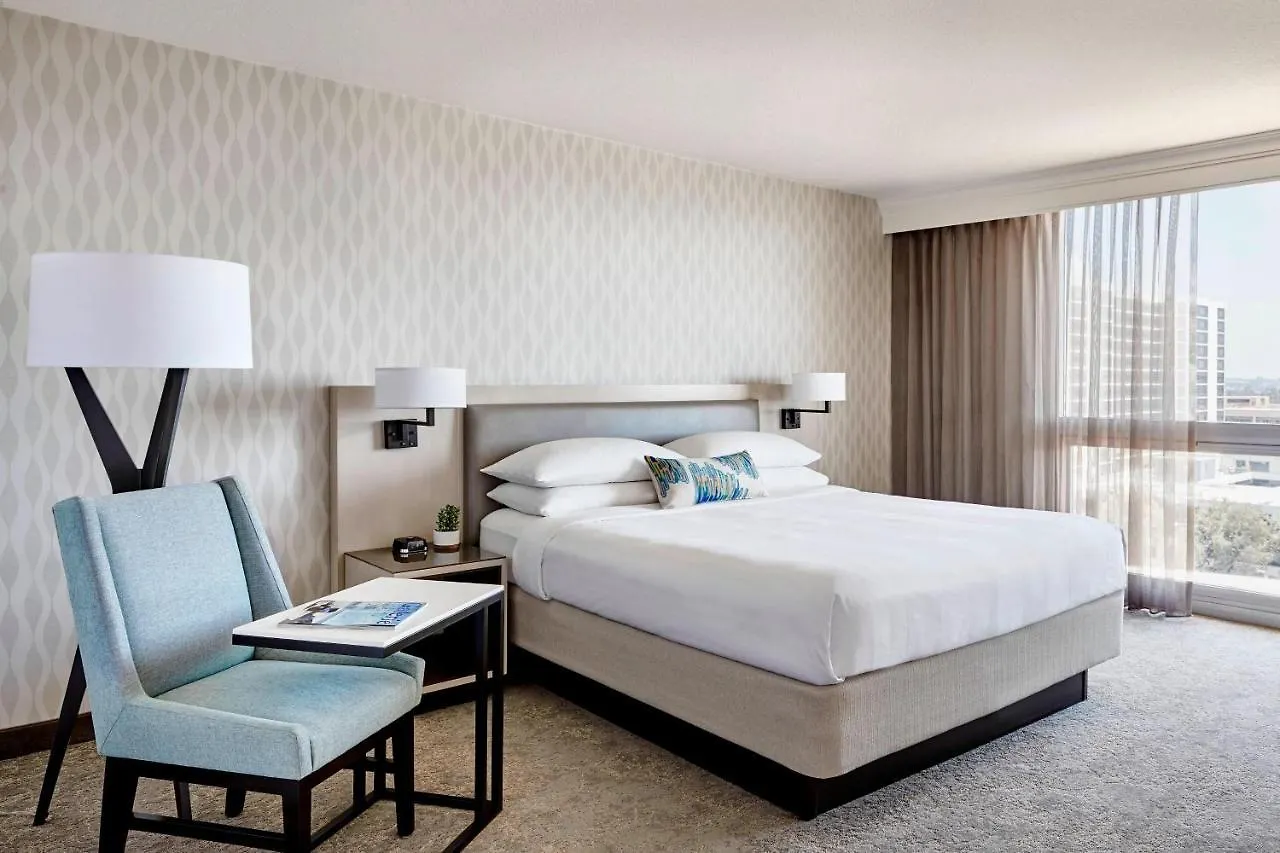 Los Angeles Airport Marriott 4*, Los Angeles